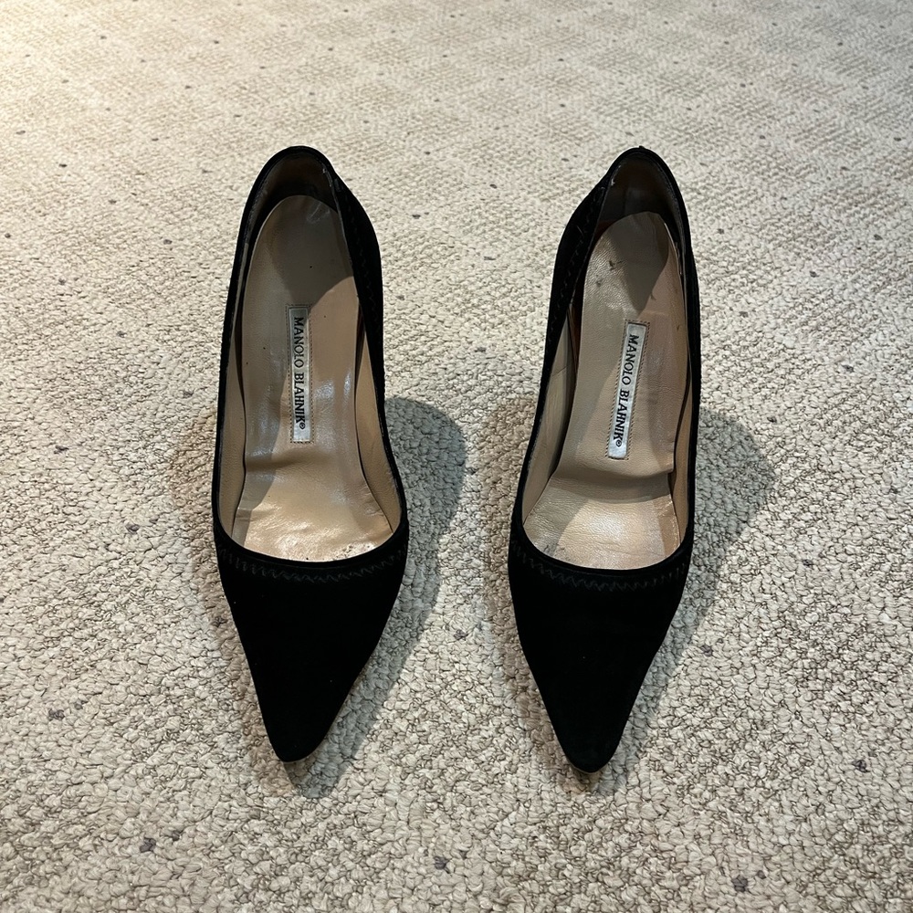 Manolo Blahnik Suede Pointed Toe Pumps. - Picture 6 of 15